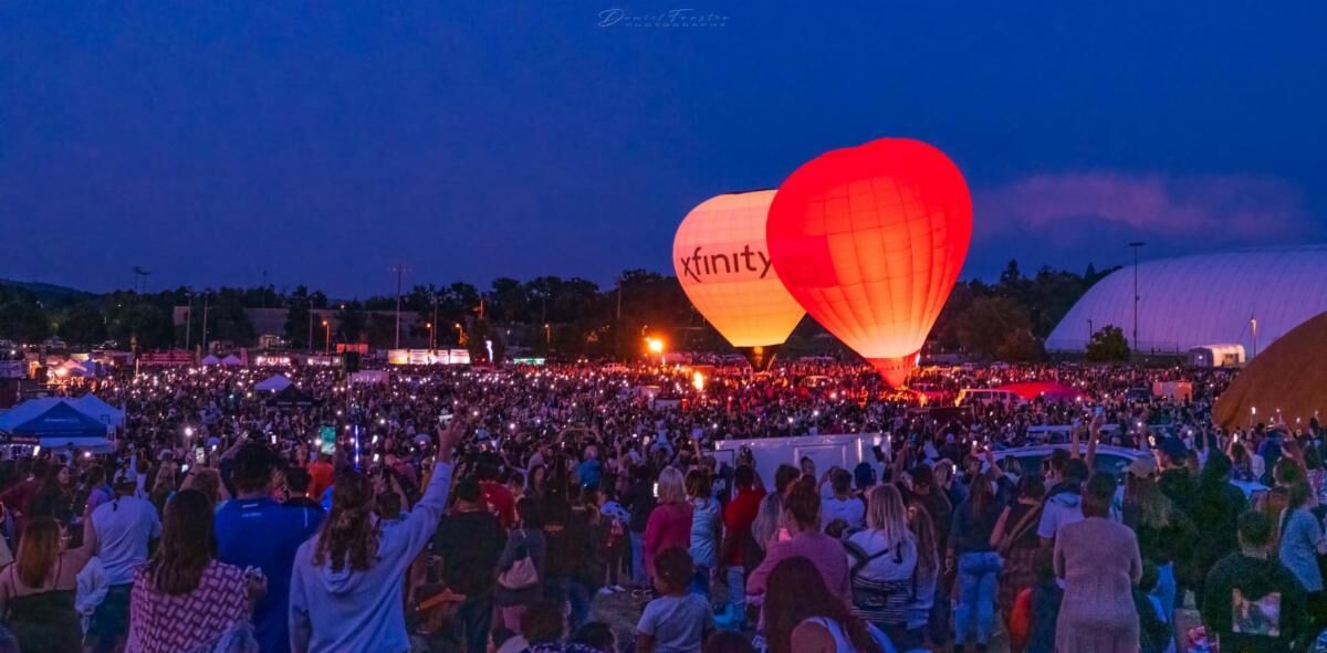 Balloon Glow crowd, 9-7